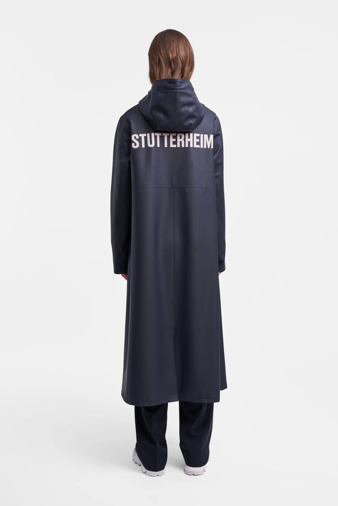 STUTTERHEIM Mosebacke Long Print Raincoat - Navy